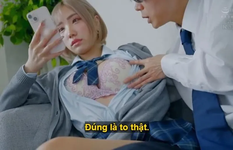 Cô nữ sinh băng giá chỉ quan tâm đến tiền bạc, anh muốn làm gì với em cũng được.