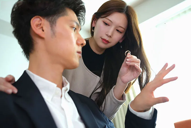 Vợ yêu đi đi chơi, gã chồng ở nhà bị nhỏ em bà xã gạ trả bài không trượt phát nào